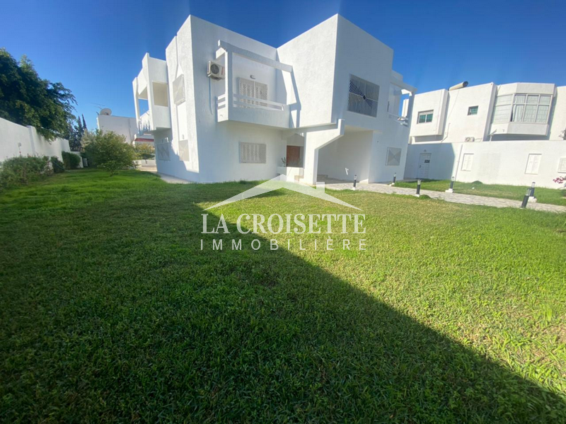 Villa S+9 avec piscine à La Soukra